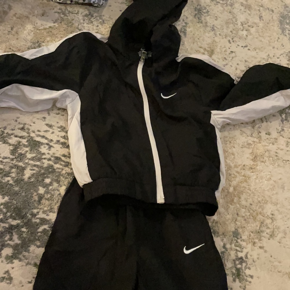 Nike Set - Picture 2 of 2